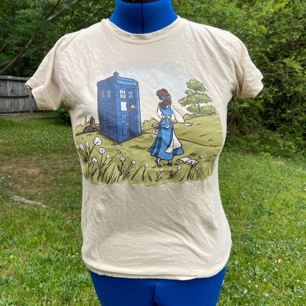 Beauty and the Bear Doctor Who Belle Tardis tshirt